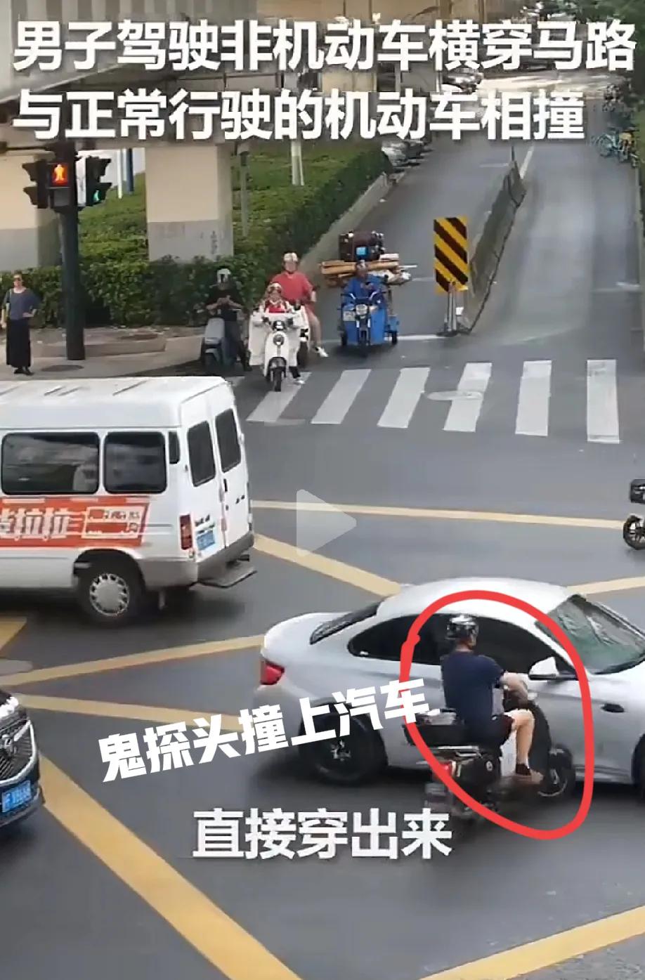 老大爷奇怪的逻辑：
“机动车必须有责，不然开什么车？
这是上海一位骑电动车老大爷