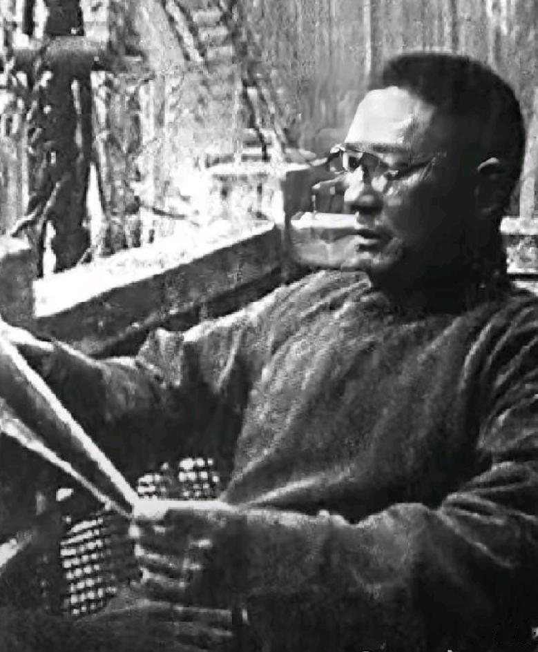 邓玉麟（1881—1951），谱名世泰，字炳三，土家族，湖北巴东人，辛亥革命武昌