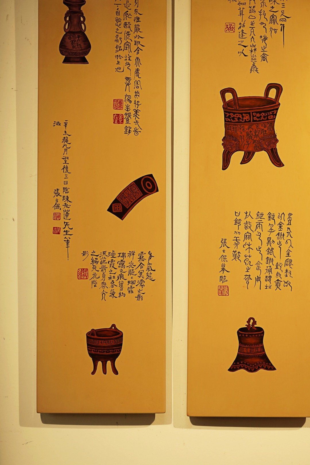 老楠木 | 博古纹·四条屏老楠木新作，取古钟鼎彝器之形，鼎、爵、尊、炉次第铺展，