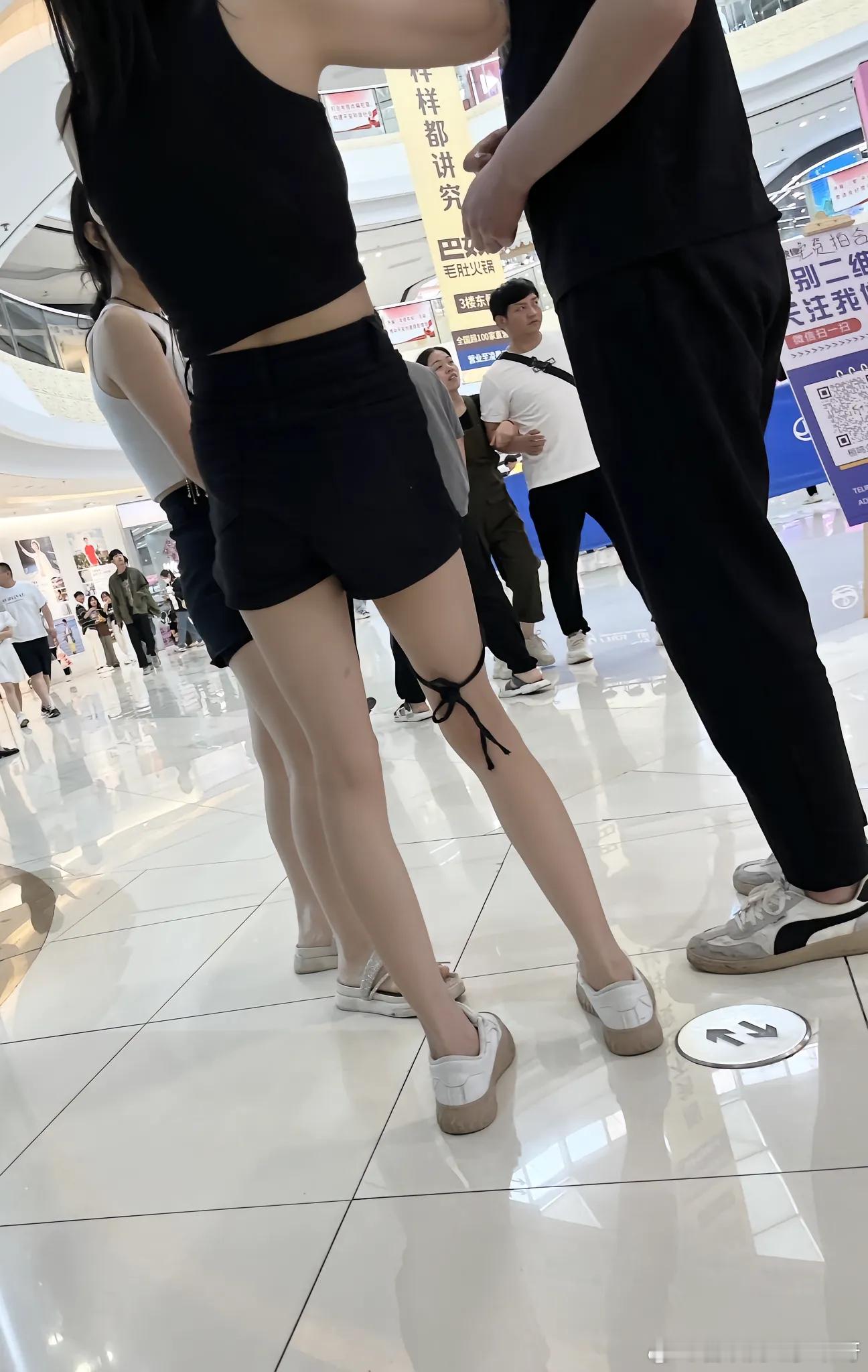 腿上系的什么呀？ ​​​