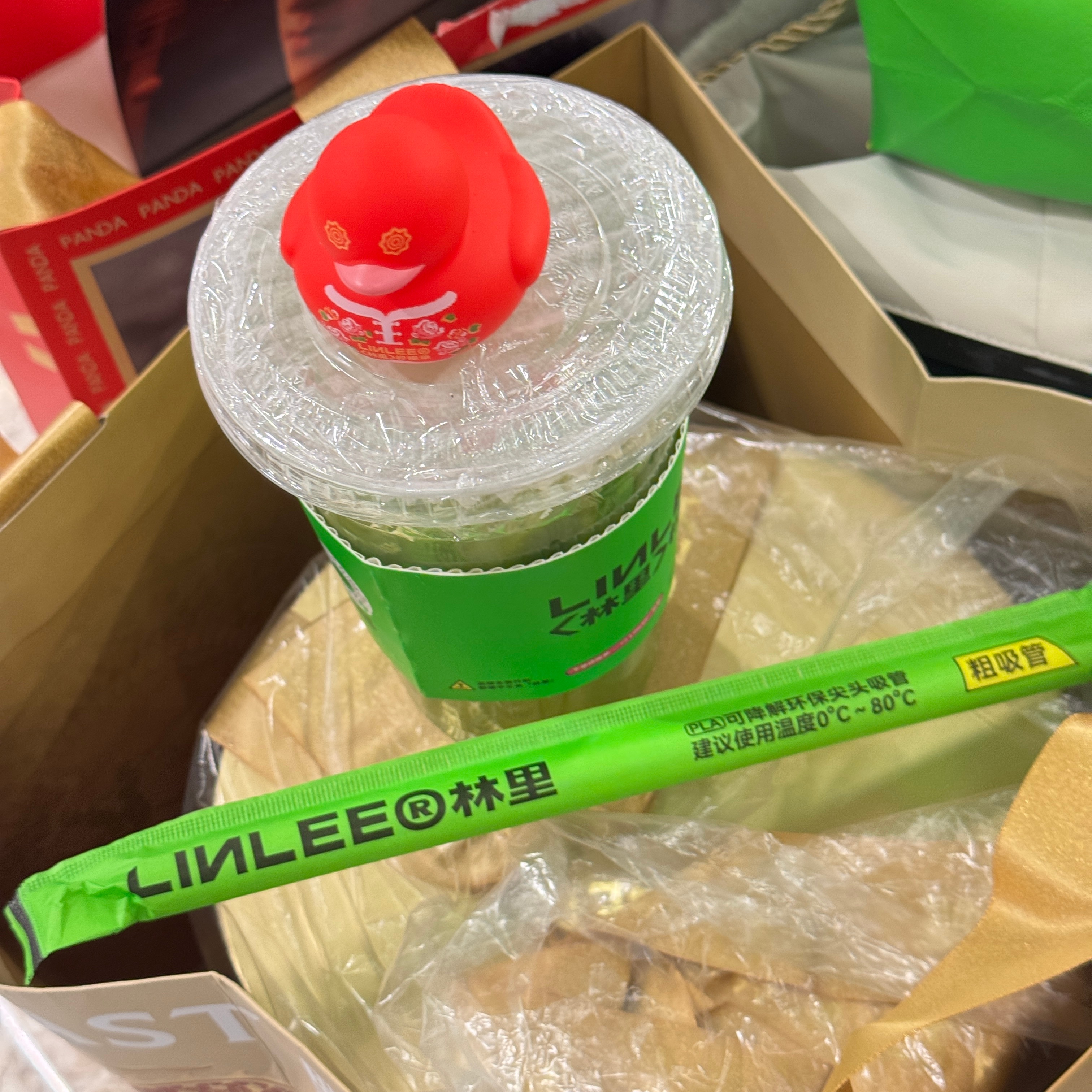 有没有人跟我一样喝奶茶每一家都只喝那么一款（今天的丑鸭子是东北大花袄hhhhhh