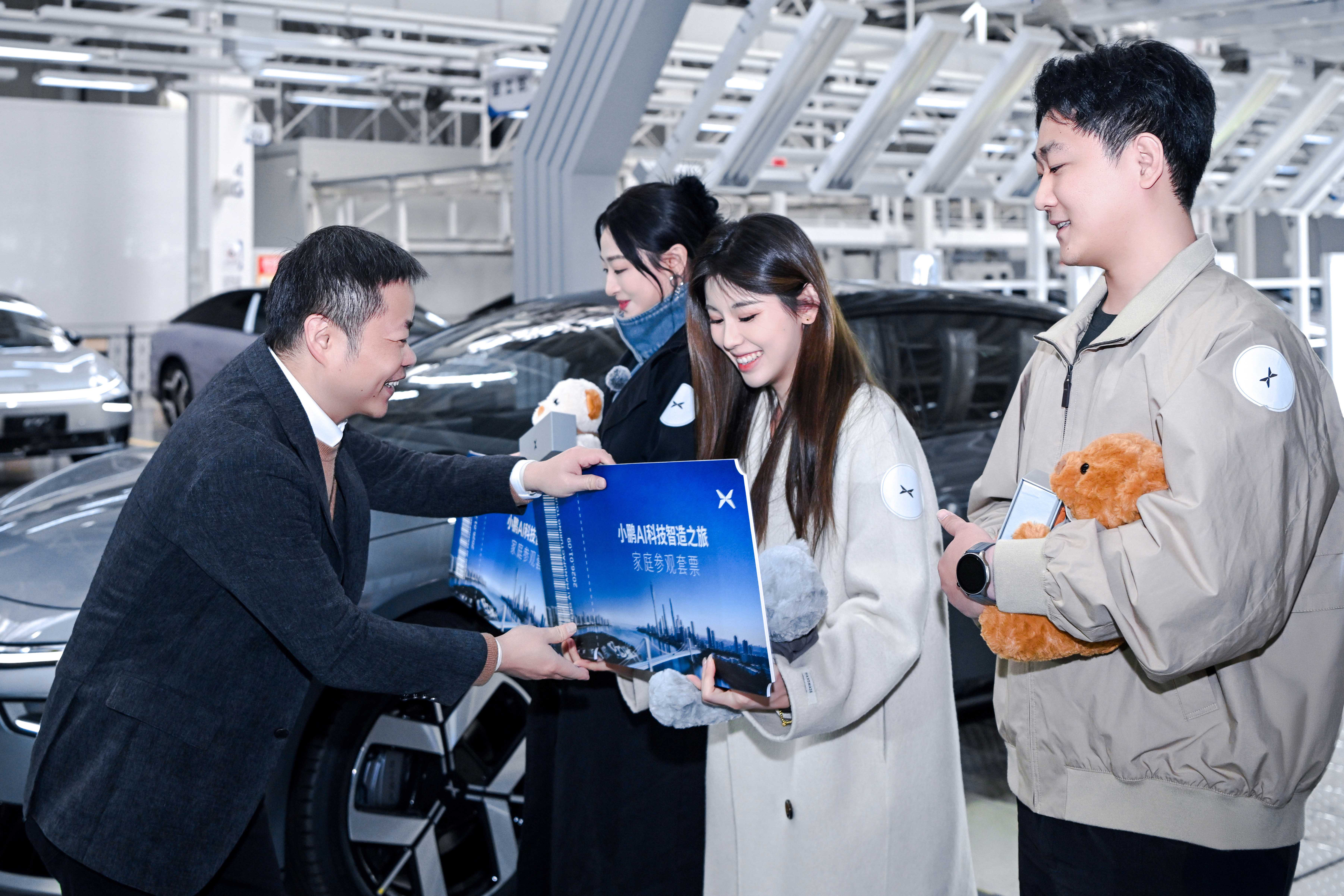 Surprise！今天男神给交车啦！好开心大师兄：你小朋友以后也开小鹏我：这应该