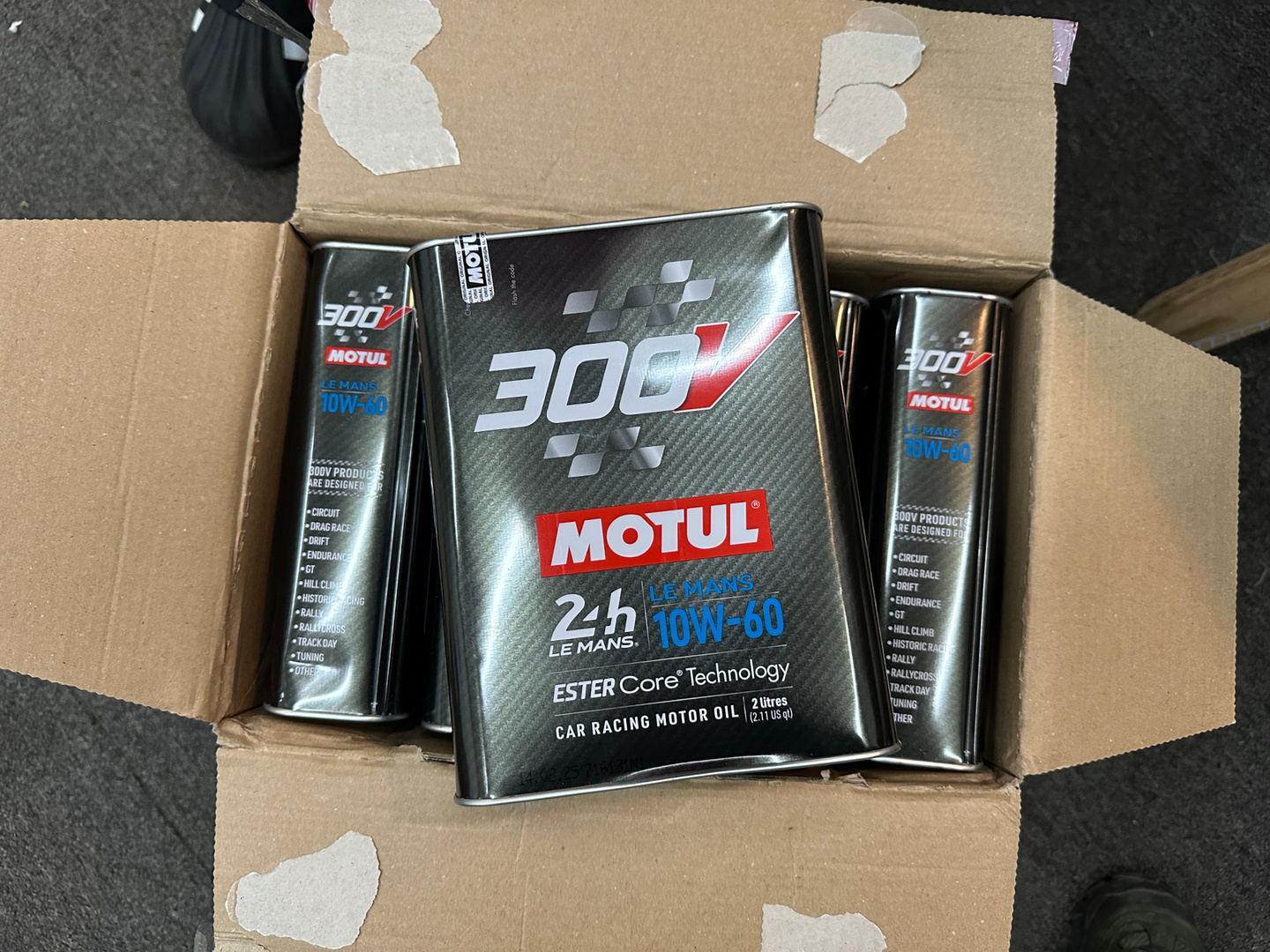 最新日期的行货。回归到了300V本身的尊贵价格。 ​​​