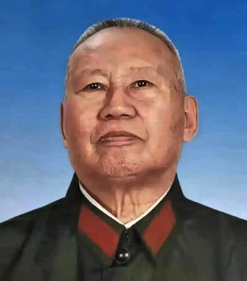 1978年，原空军副司令张积慧被撤职，被关了两年后，转业的他，到成都420厂当副