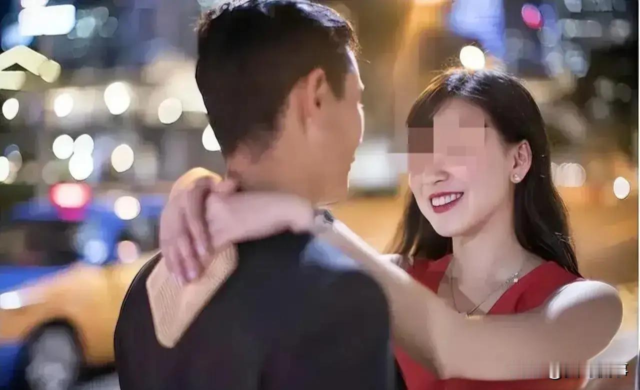 “这就是出轨的下场！”一男子的妻子刚生完孩子，男子就耐不住寂寞，同初中的女同学勾