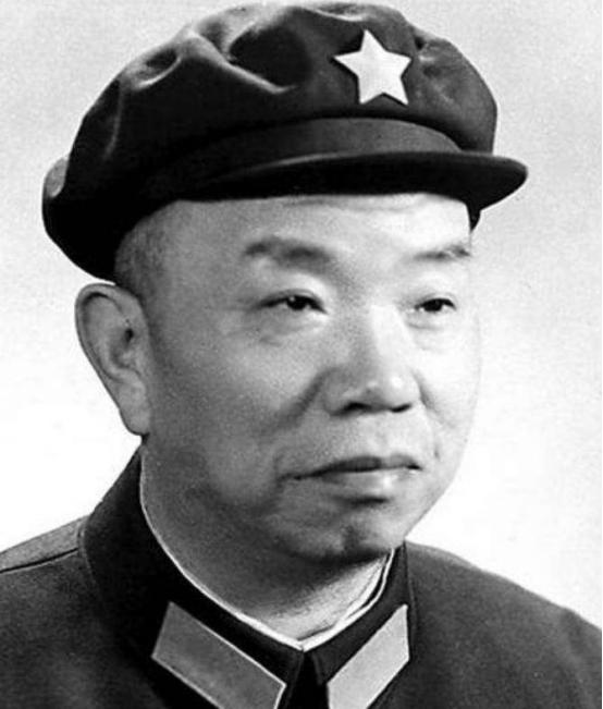 1928年，23岁的王树声被敌人追杀，一位大娘见状立刻他拖至自家地窖中藏了起来，