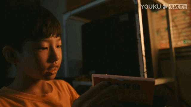 #程雨杉弟弟发现偷拍网盘# 程雨杉的继父真的会让人觉得非常的恶心，一直在暗处里面
