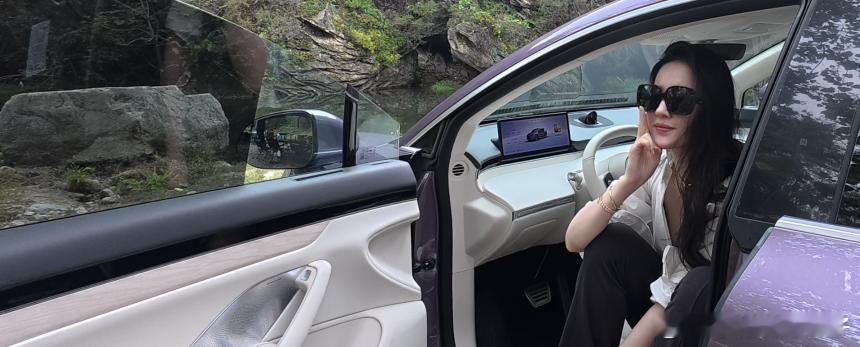 刘亦菲大年初一出游vlog刘亦菲的出游选择，智界R7太给力。颜值与实力双在线，智