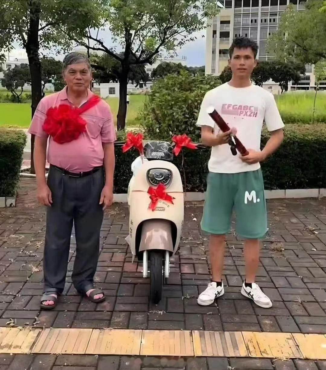 喜提报废车一辆[允悲]大v聊车 ​​​