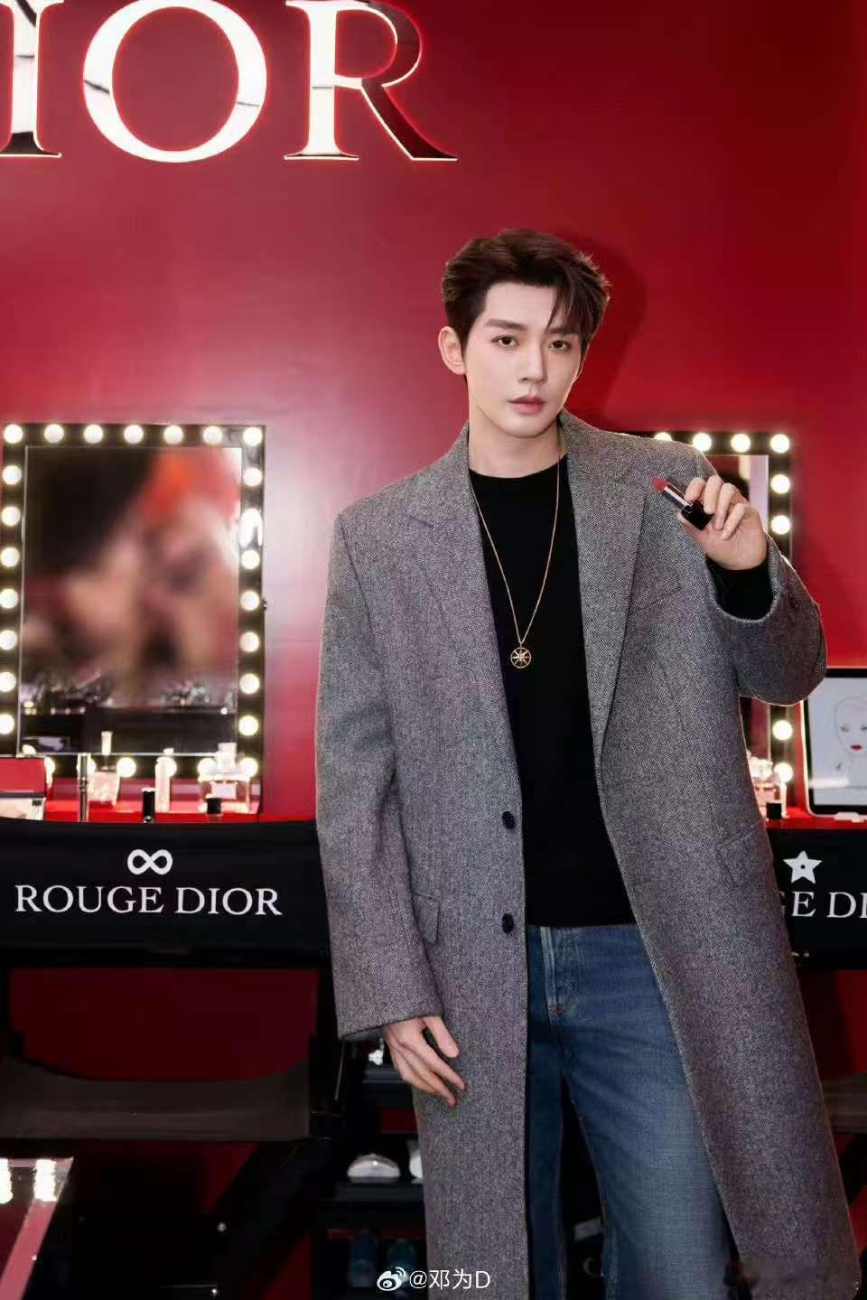 邓为定格新年闪耀邓为定格新年闪耀时刻邓为定格新年闪耀，好帅，真是不错 