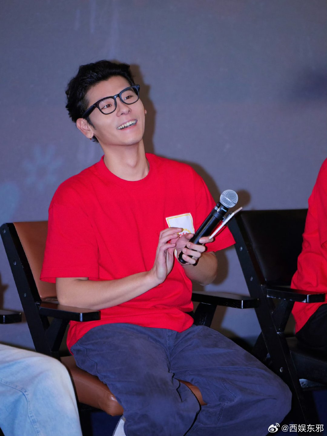 蒋奇明说外语的时候颜值都提升了啊啊啊啊谁懂啊！蒋奇明丑帅丑帅的 