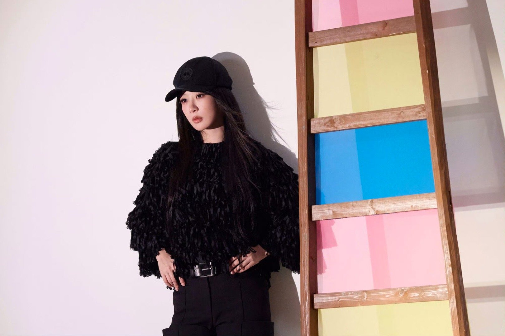 杨紫用作品证明每一步都算数微博之夜杨紫作为唯一拿下三次微博QUEEN的90花，她