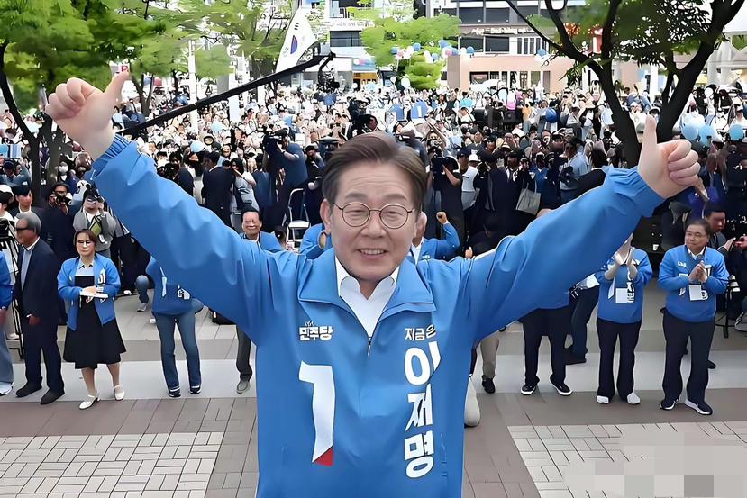 8月4日，李在明干了一件足以改变韩国命运的事，他把存在72年的检察厅给废了！李在