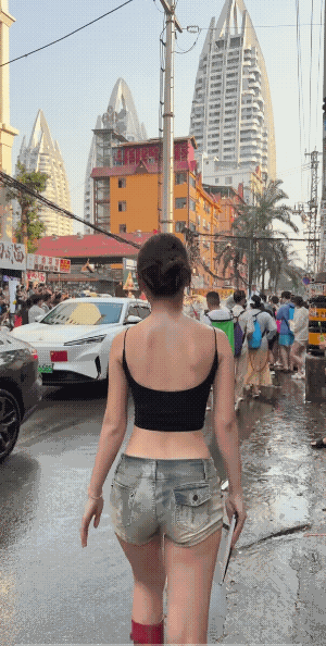 开始时信心满满，可还是没有顶着来自左右前后的攻击。
另外，穿这么高的高腰鞋，喷水