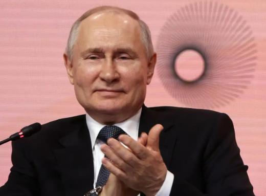 脸都不要了！俄罗斯媒体放出一组数据，说中国每个月能生产出50万架无人机，战时还能