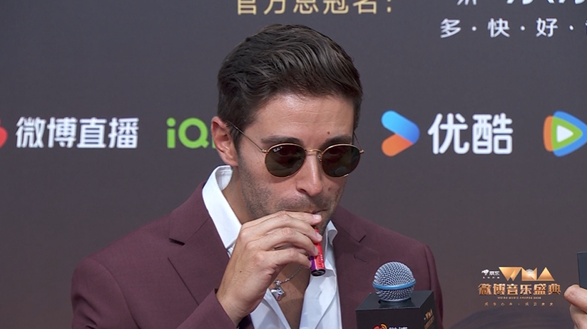 #王子异红毯让老外喝醋# 王子异红毯让jake miller喝醋，更搞笑的画面出