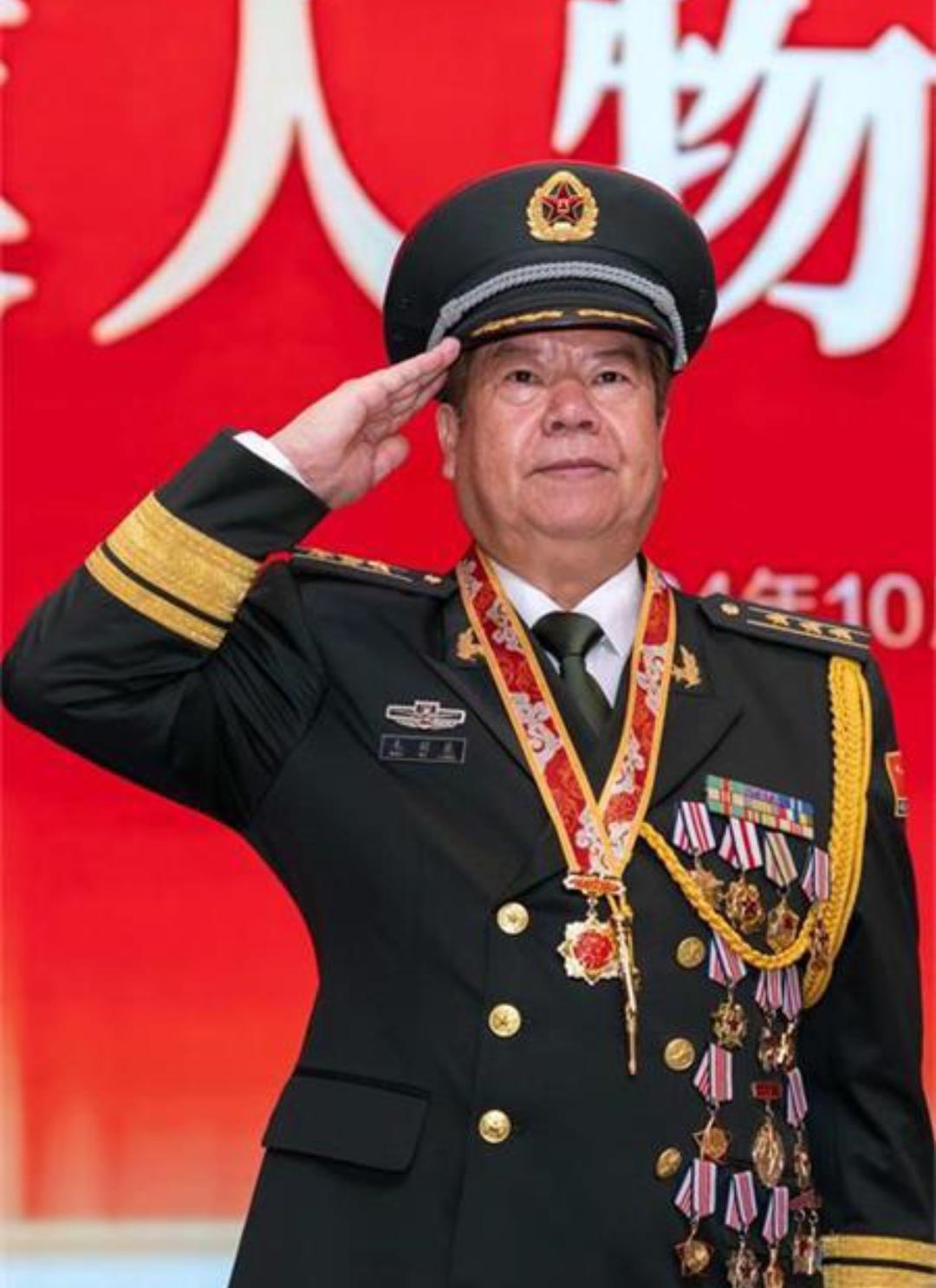 毛羽亮，白族，1962年7月生，云南大理凤仪镇人，一级战斗英雄，上校军衔。
19