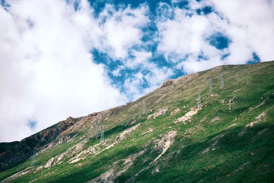 浙丽青秀光明公益行 从草木葱茏的浙江丽水到壮阔纯粹的青海三江之源，国网浙江电力 