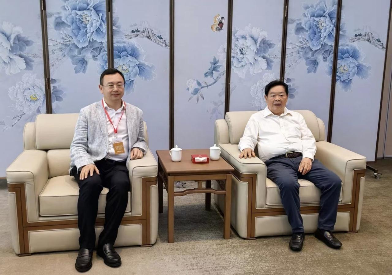秦东魁与🇨🇳首善曹德旺交流学习慈善公益