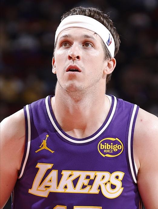 里夫斯薪资预估：3000-4130万美元！
合同期限：预计3到5年

美国媒体给