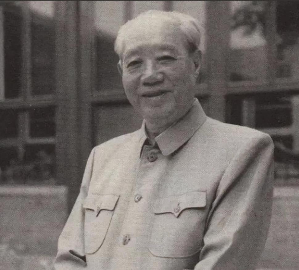 1979年，有人建议保留汪东兴的职位，但是陈云却认为，即使他继续担任，全国上下也