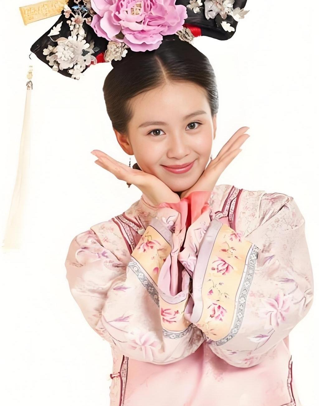 若曦其实就是个拜金女，她根本就没有爱情。

先跟老八搞一段，因为知道老八结局不好