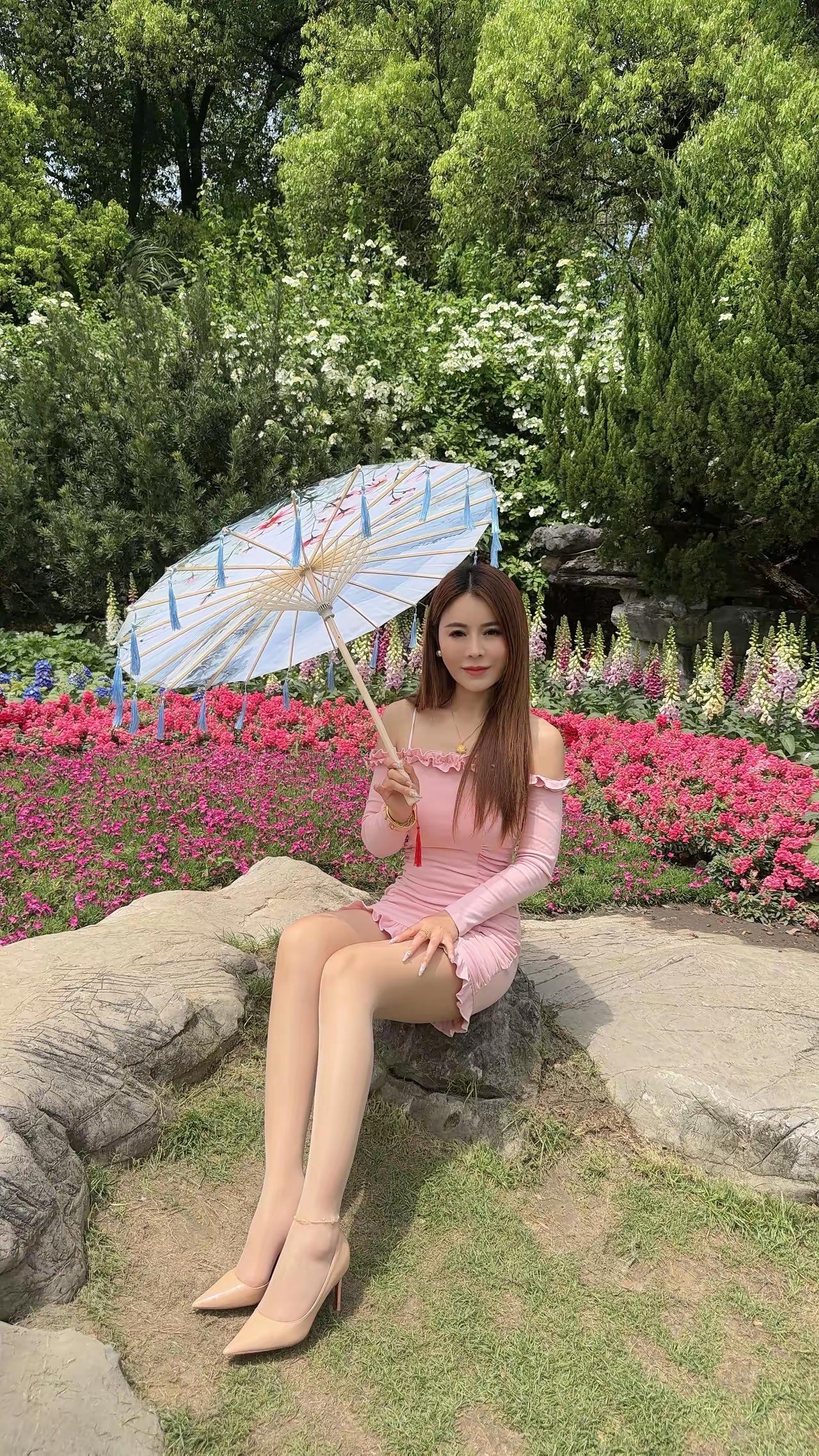 在花海中，与自然共舞，享受美好时光