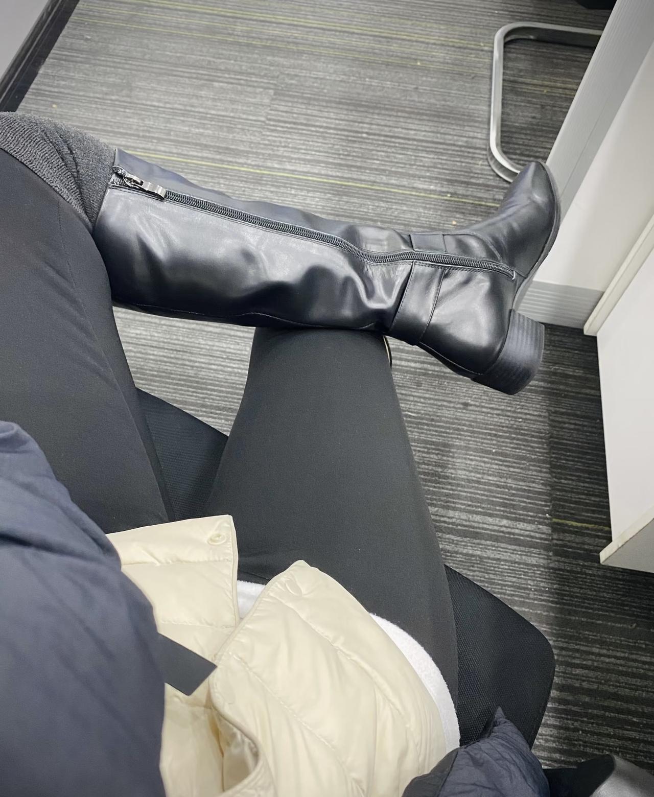 搭配靴子  不仅仅时尚还保暖  所以很少有人穿袜子