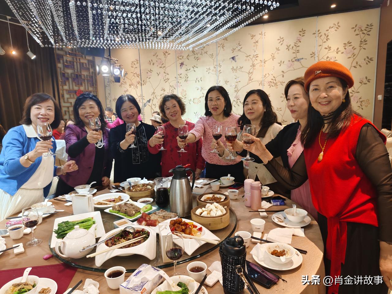 春日欢聚庆三八 艺彩飞扬叙深情
 
3月6日中午，珠江新城二号唐厨暖意融融、歌声