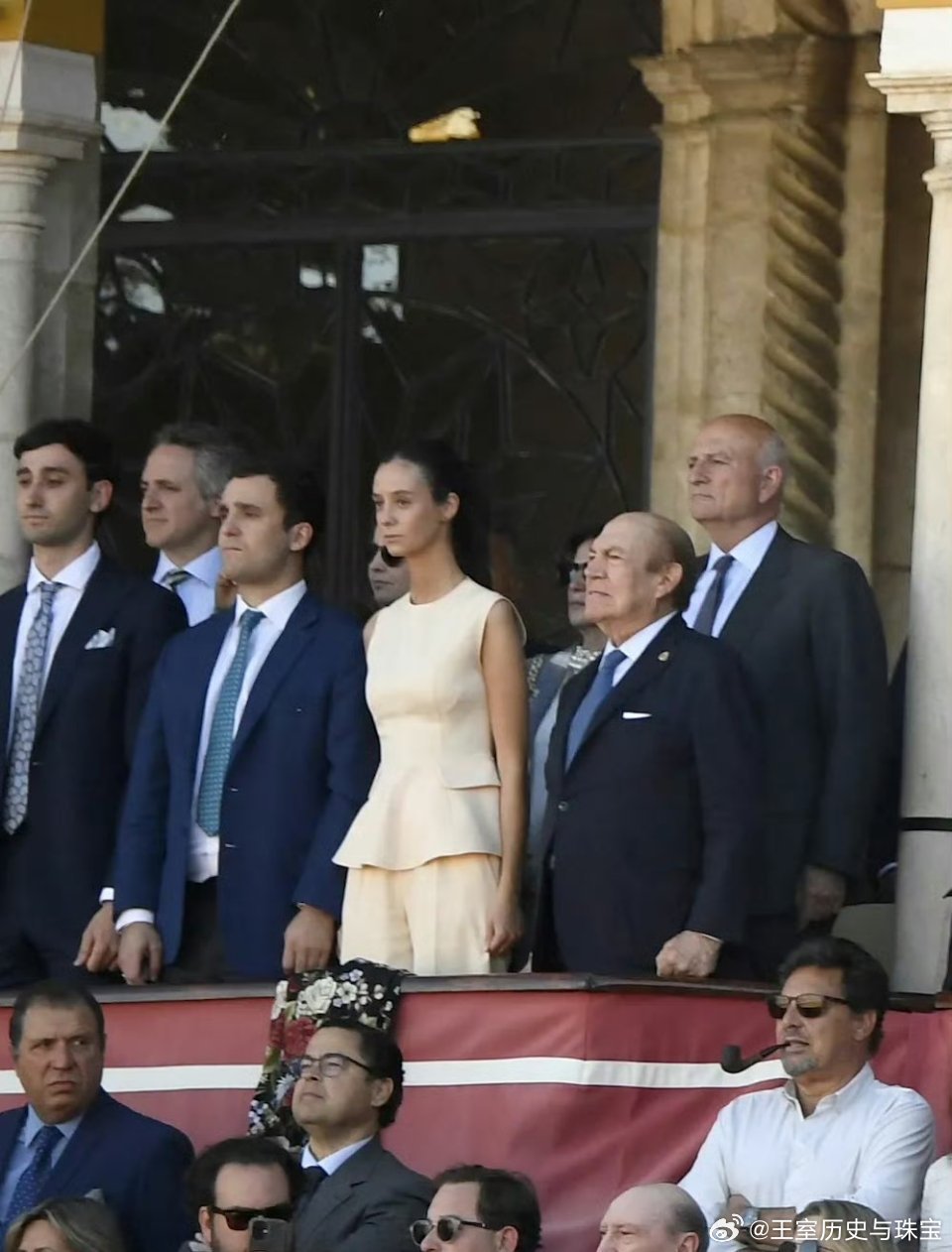 新闻 2026.4.5 西班牙国王胡安·卡洛斯时隔多年重返斗牛场，和长女伊莲娜公