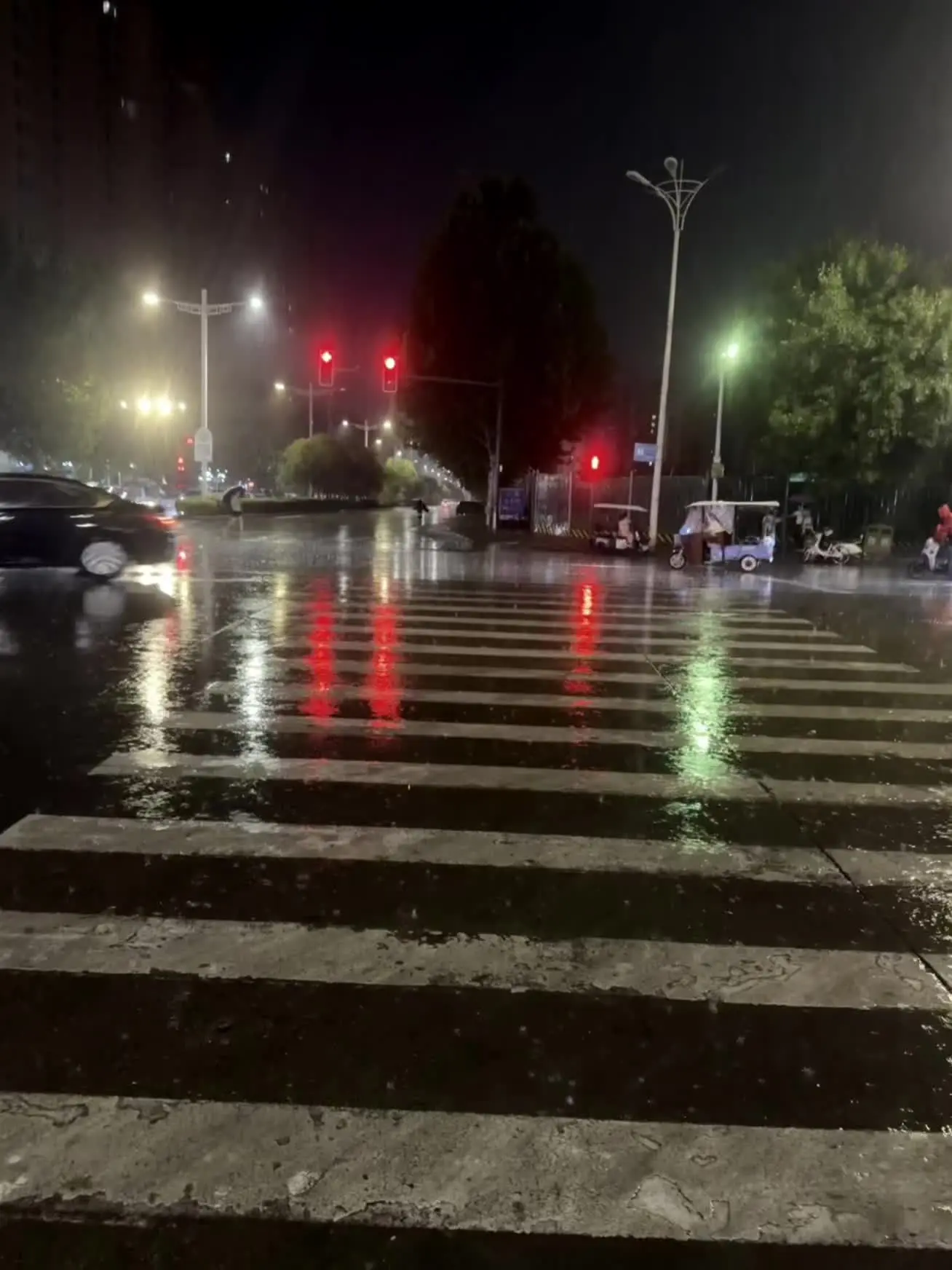 我总是试图找一个可以依靠的肩膀 但却忘了陪伴都是阶段性的