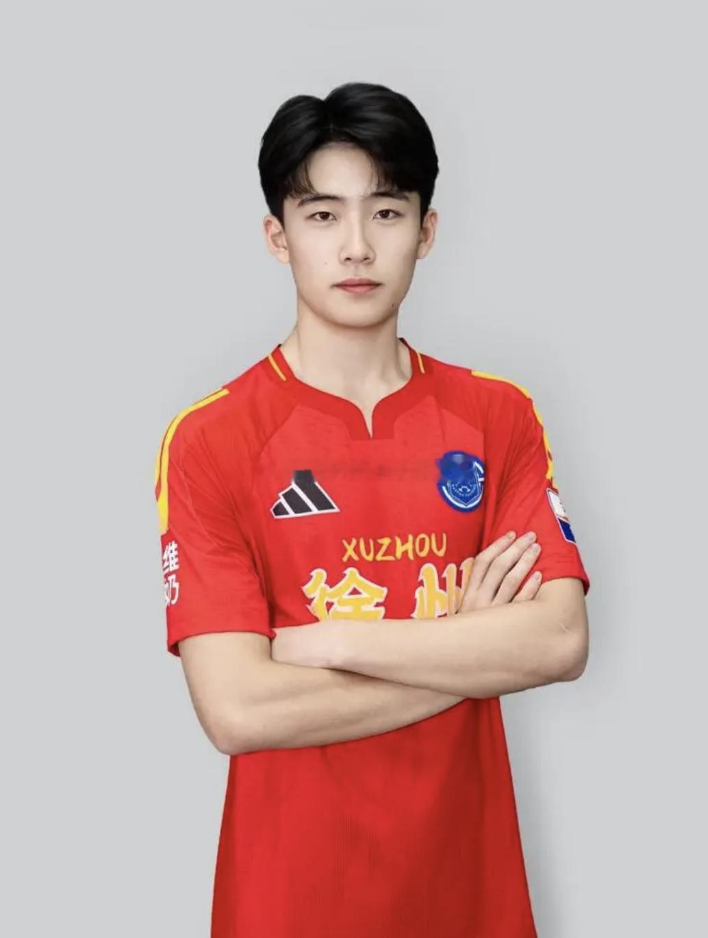 19岁中国球员苗润东前往狼队U21试训 并代表球队在1-2不敌麦克斯菲尔德队的比