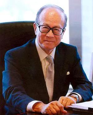 1996年5月23号是李嘉诚过得最煎熬的一天，他一直盯着电话手心直冒汗水，绝对不