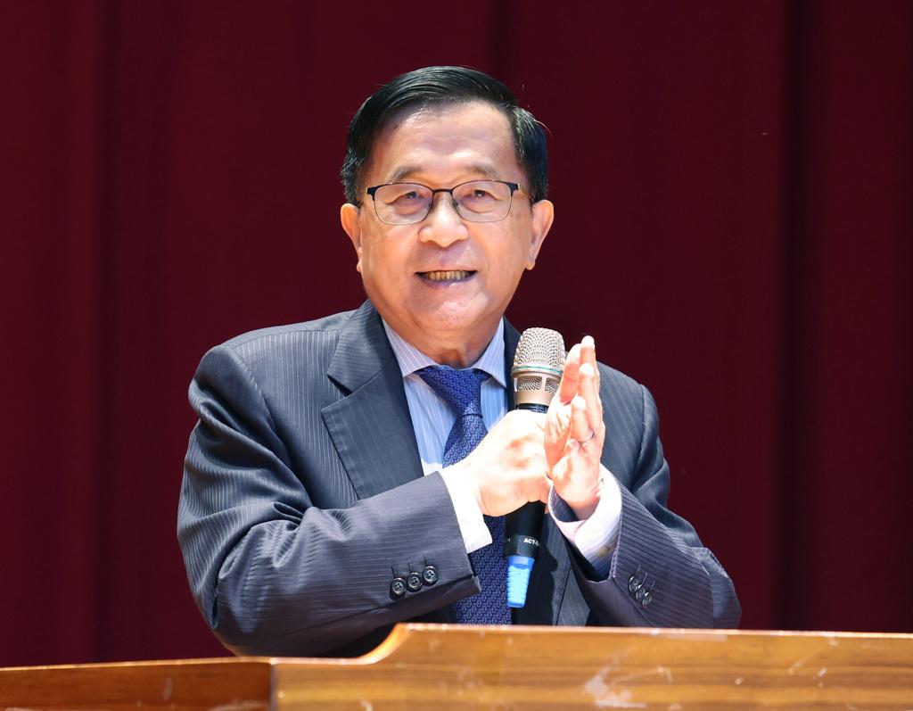 陈水扁目前仍处于保外就医状态，却传出明年拟在镜电视开设节目，蓝委洪孟楷8日质询N