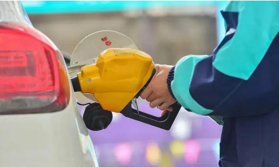 【国内油价将于7月25日24时起调整 有望结束“2连涨”】日前，我们从发改委获悉