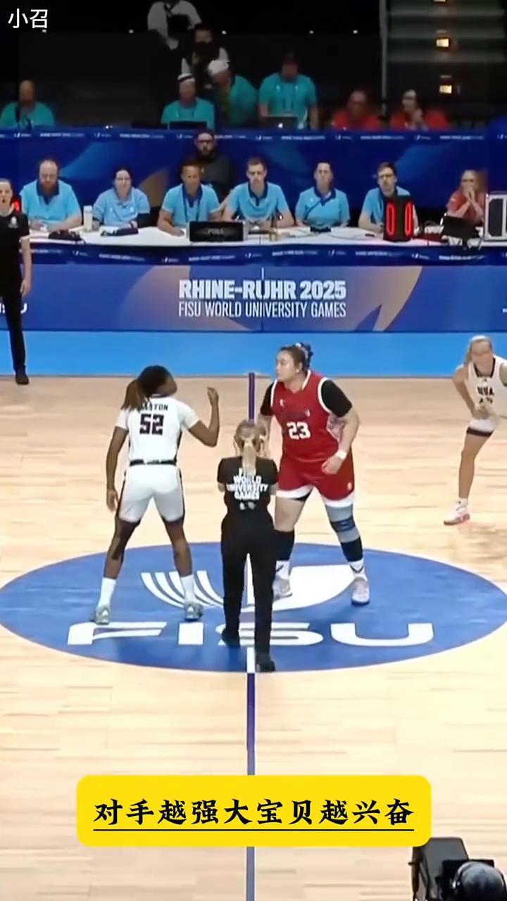 对手越强大宝贝越兴奋。面对美国队同样称霸球场，面对对手的进攻，大宝贝一点不客气地