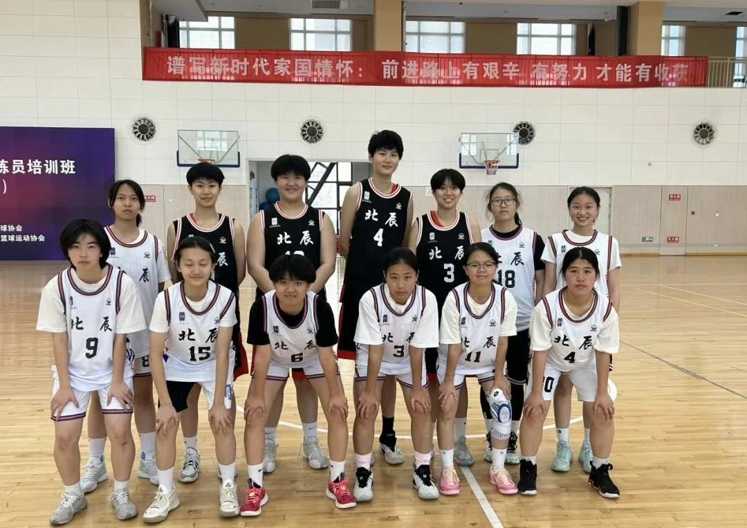 我怎么感觉我们关注自己的篮球队伍建设方面，貌似第一时间是看有没有高中锋？

这个