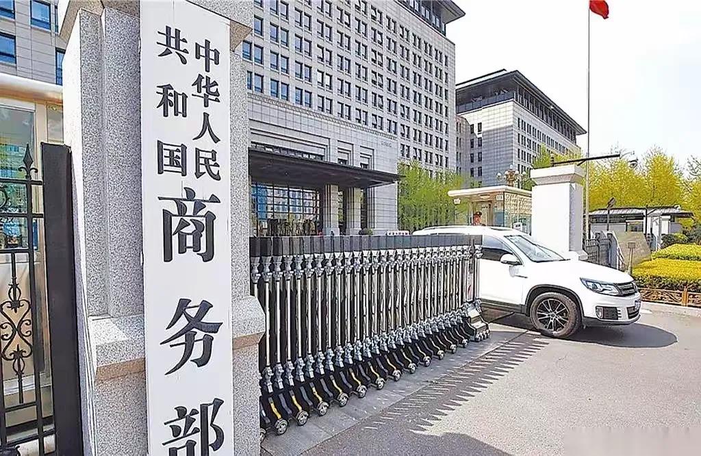 以前觉得老美掐脖子也就断断芯片、卡卡设备，今天刷新闻才猛然惊醒——好家伙，人家现