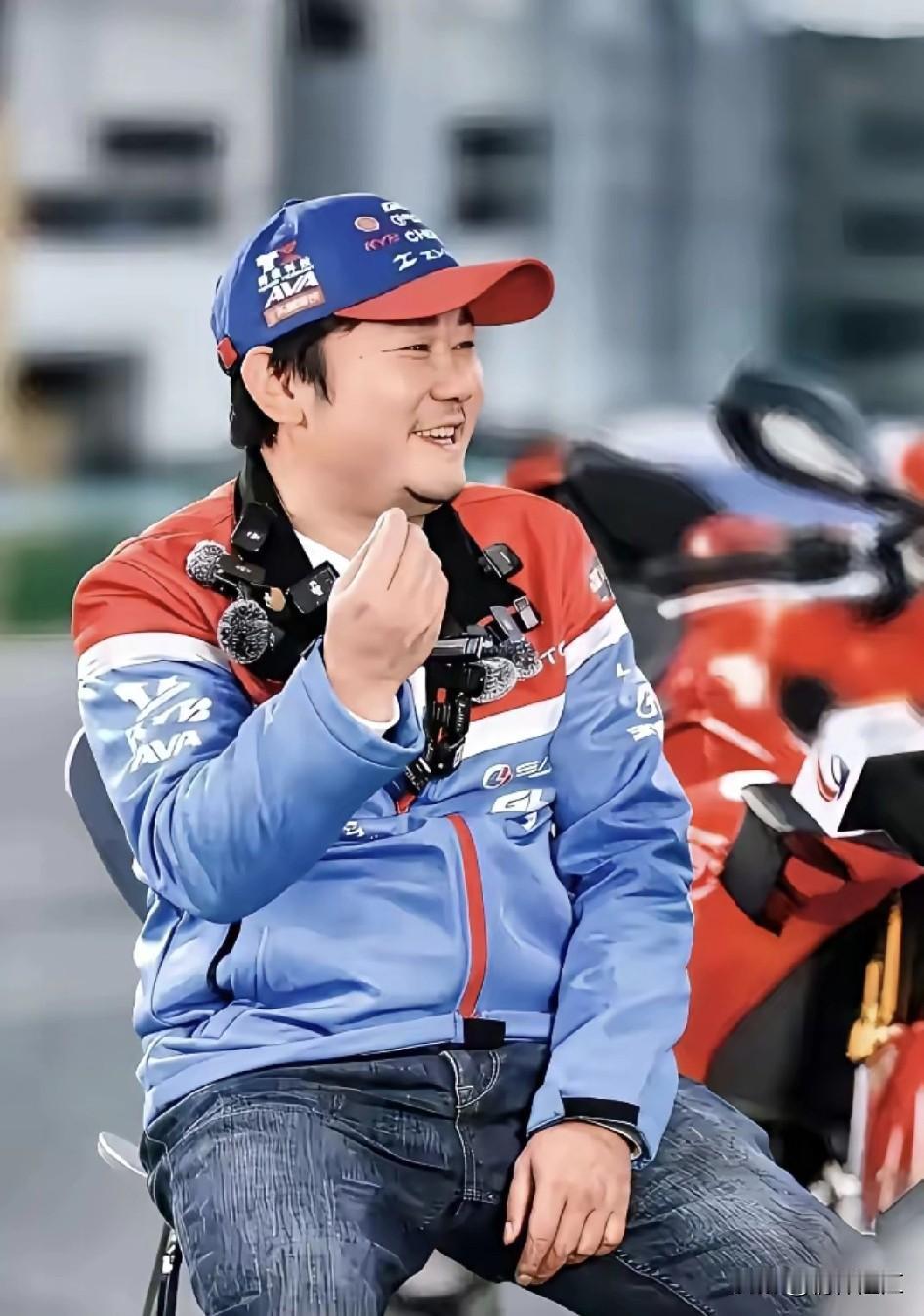 张雪机车在WSBK葡萄牙站的历史性夺冠，不仅是中国摩托车的荣耀时刻，更是一场现象