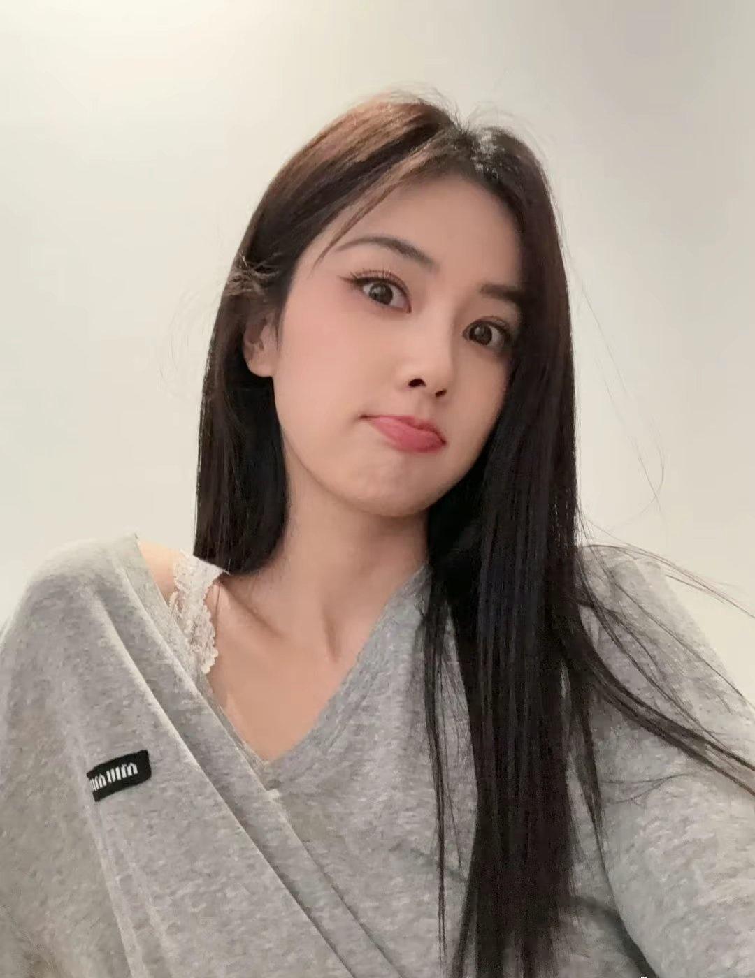 白鹿白鹿莫离叶璃白鹿白鹿新剧莫离夏天播出 
@白鹿my 

“零零散散的世界 遇