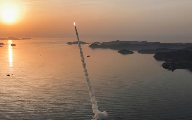 朝鲜导弹总局的这次试射目标明确，5 枚 “火星炮 - 11 丁” 导弹全部精准命