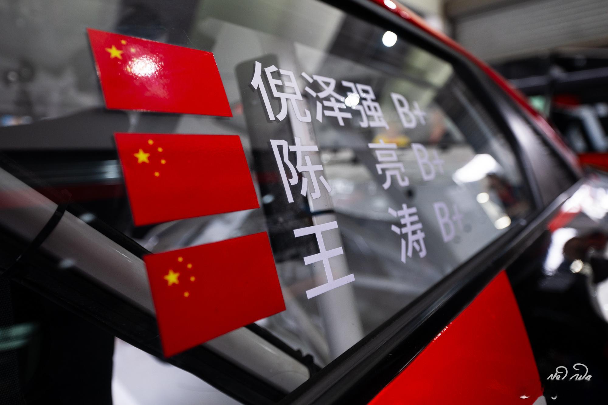 大虎扑还是出精英的，感谢邀请，今儿热身，明后两天正赛遗憾不能再去。除了看排位，也