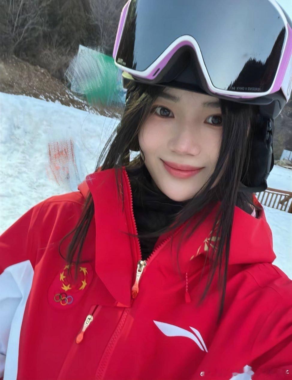 王添艺：🇨🇳红装启新 迎新春🧧祝大家新年红火 万事顺意🎉也祝中国健儿在冬