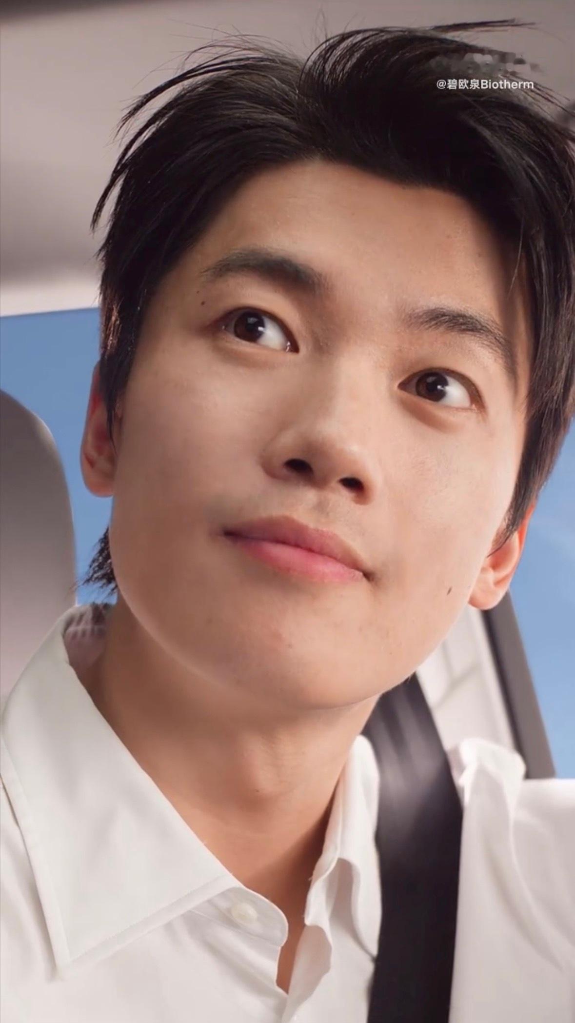 原来近距离看汪顺的泳镜印记是这种感觉谢谢碧欧泉 