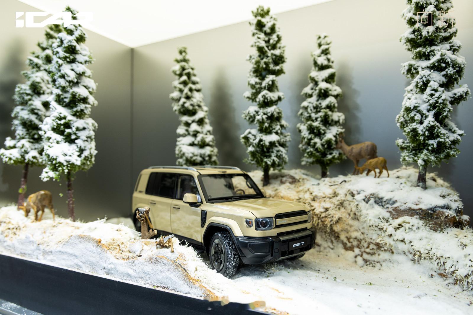 给iCAR北京车展展台装饰做的两个改装V27模型官图来了，图一二是丛林穿越，图三