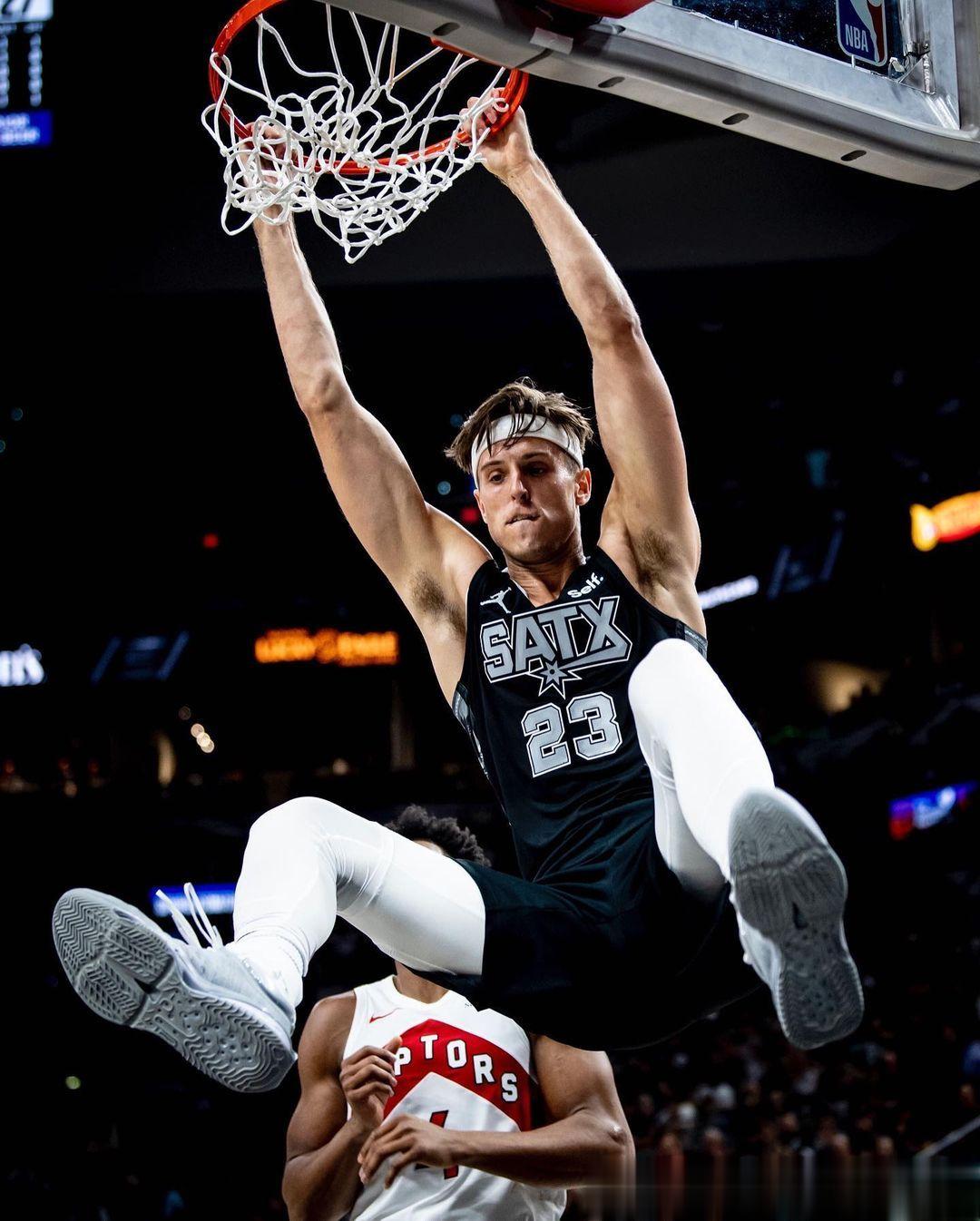 虽然惜败但是柯林斯还是很帅[doge] ​​​