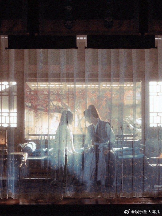 陈飞宇没少看迪丽热巴二创 被陈飞宇的小细节戳中了！记得二创里的各种水果梗，足以见