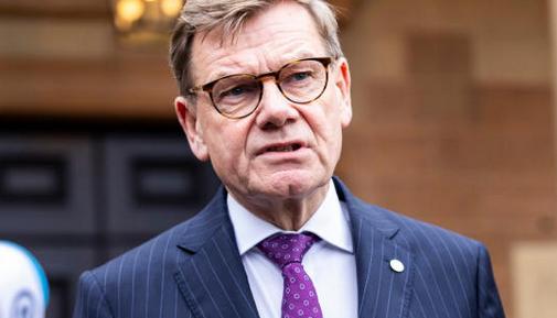 德国副总理被曝将收拾外长的“烂摊子”，接下来要访问中国？
 
多名消息人士称，1