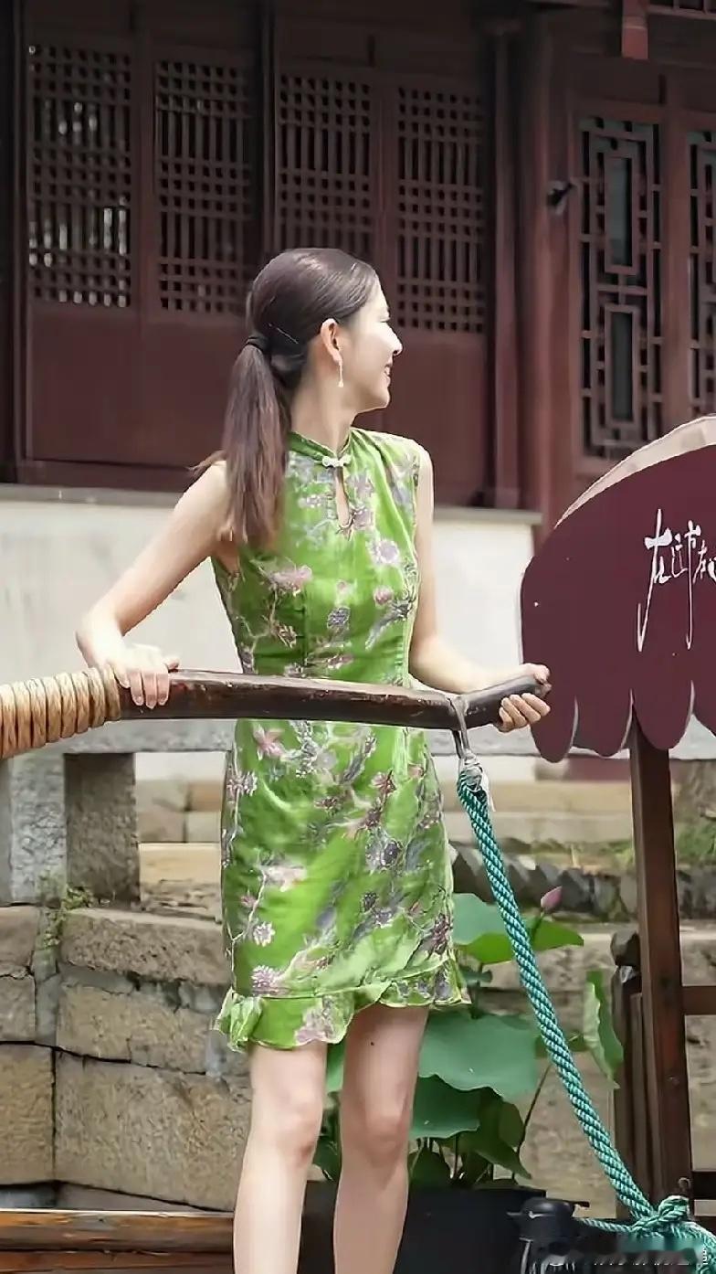 思诚糊涂啊，丫丫简直就是最完美的颜值和身材！现在，我是怎么看，佟丽娅怎么美。原来
