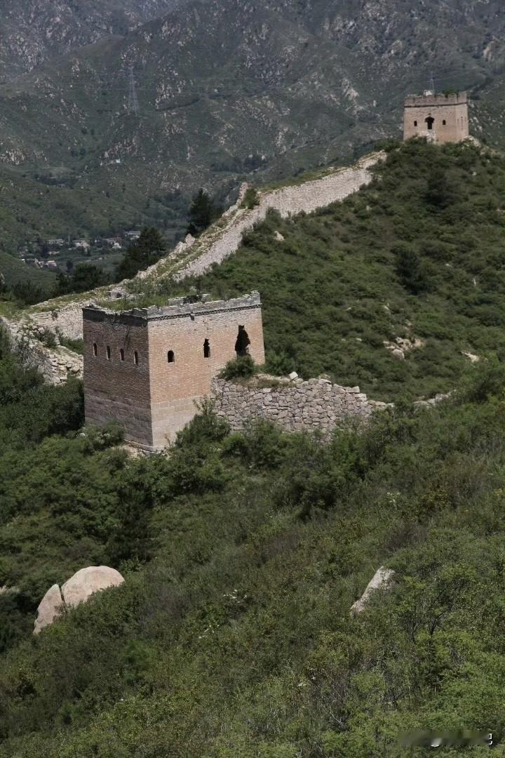 在雁门关下，我找到了比长城更动人的边墙

当所有人奔向八达岭时，我在地图上发现了